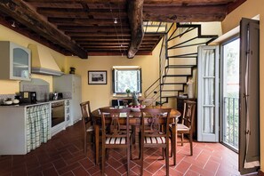 Dining - Deluxe Apartment with View and Garden (Matraia)