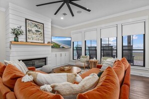 Smart TV, books - Beach Views | 4 Beds | Coastal Luxury Retreat | Sl (Port Bolivar)