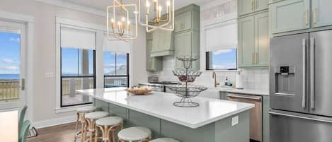 雪櫃、微波爐、焗爐、爐具