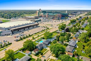 Exterior - Blakeford 1109 Shadow Ln w/Hot Tub (Green Bay)