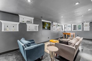Interior - Old Louisville Charm with Modern Amenities - On a Brick-Lined Quaint Street (Louisville)
