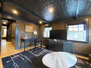 Interior - Unparalleled comfort - 1 BR Upper East Suite at Hattan House Boutique Hotel B&B (Niagara-on-the-Lake)