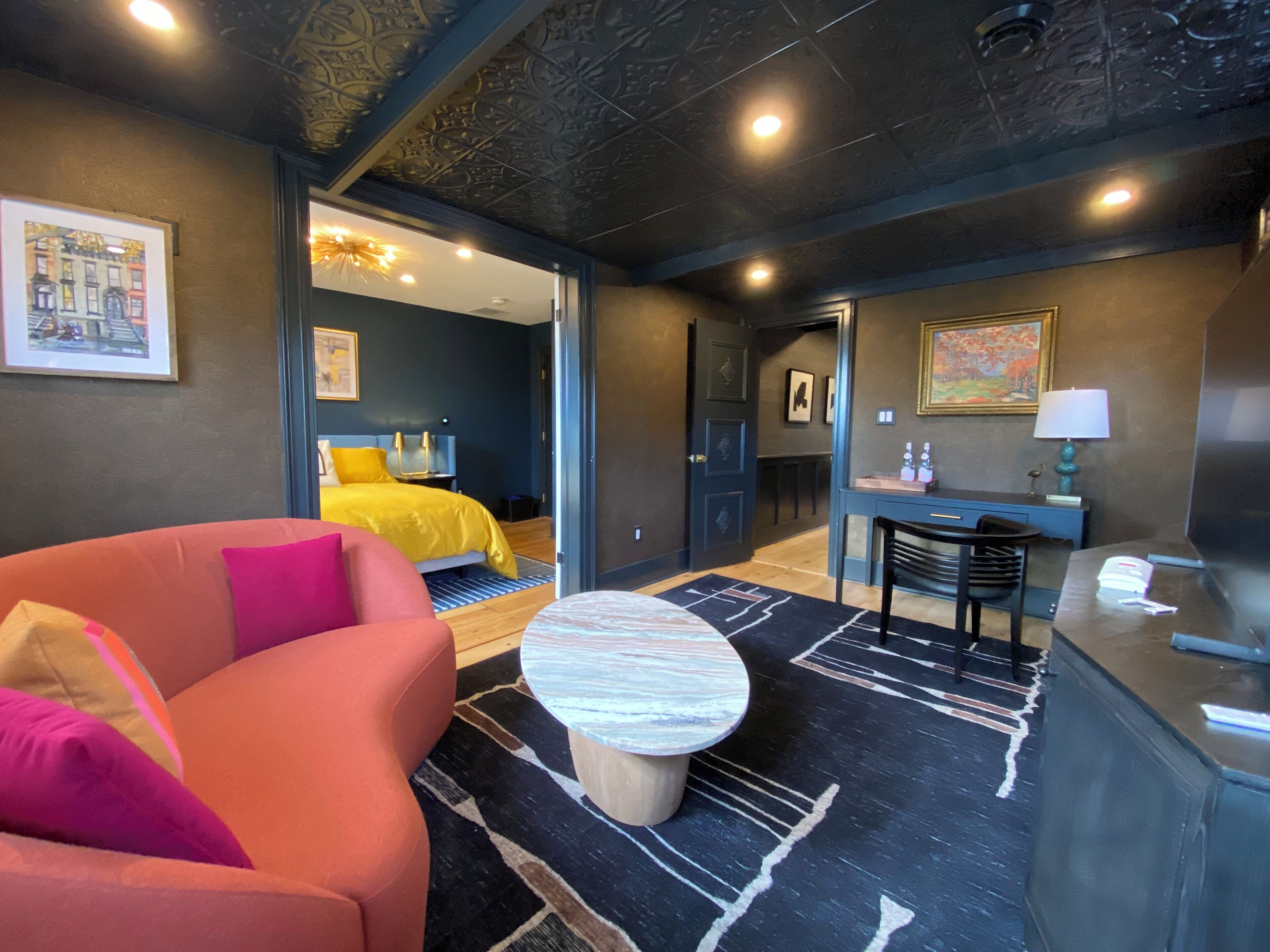 Iron/ironing board, free WiFi, bed sheets