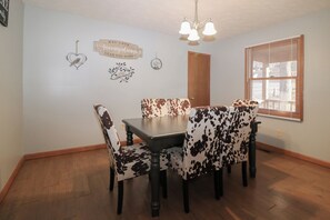 Dining - Spacious Cabin on Lake Barkley (Eddyville)