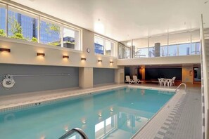 Pool - Bright Waterfront Condo with Gym & Pool (Seattle)