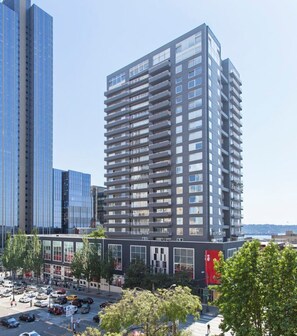 Exterior - Bright Waterfront Condo with Gym & Pool (Seattle)