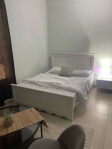 Beautiful apartment in welcoming Abu Dhabi with cool AC