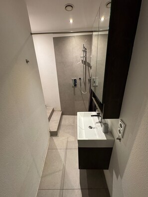 Deluxe Apartment, River View | Bathroom - 24-7 Apartment Passau - Ferienwohnung (Passau)