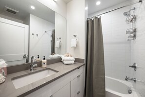 Towels, soap, shampoo, toilet paper - Cozy Fraser Condo Near Winter Park & Trails (Fraser)
