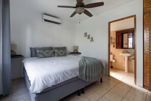 2 bedrooms, in-room safe, iron/ironing board, free WiFi - Charming 2BR Condo w/ Pool • 1 Block to Coco Beach (Coco)