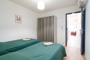 Fer et planche à repasser, Wi-Fi gratuit, draps fournis