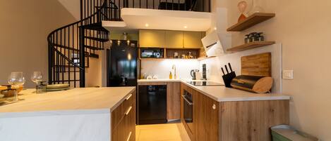 Réfrigérateur, micro-ondes, four, lave-vaisselle