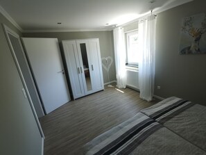 1 bedroom, WiFi, bed sheets - TOP vacation apartment 55m² for up to 4 people in Rurberg am Rursee. (Simmerath)