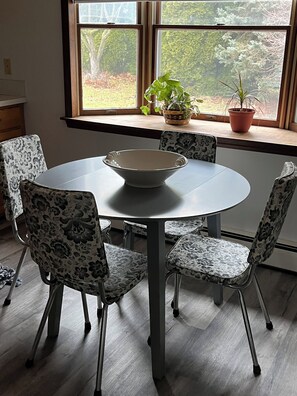Dining - Brand new listing 1 mile from the quaint villages of Marblehead & Lakeside (Lakeside)