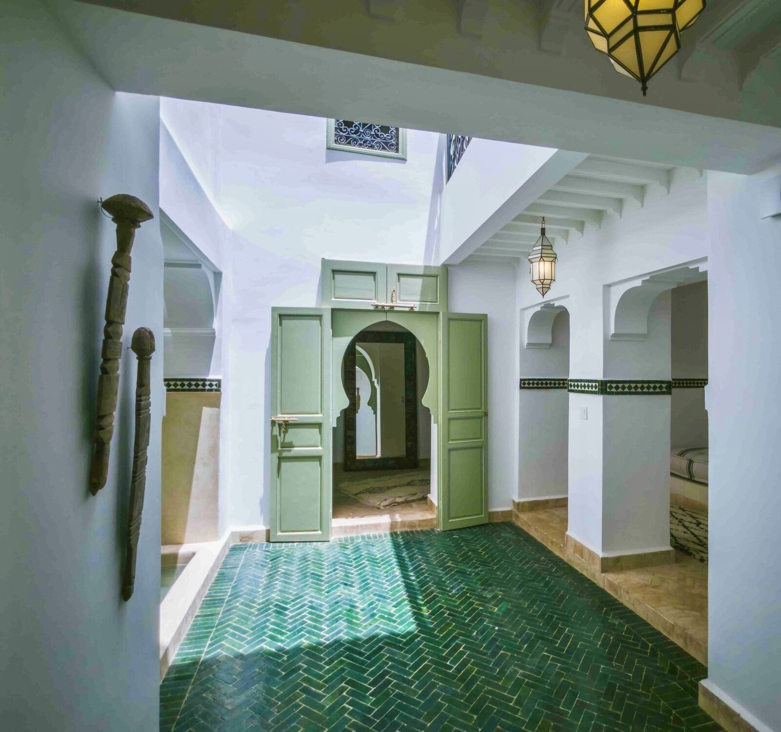 المنشأة من الداخل