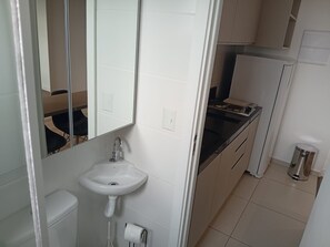 Basic Apartment | Private kitchen - Modern Studio w/ Barbecue Grill Sel1110 (Curitiba)