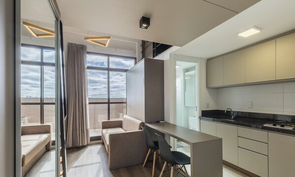 Interior - Estúdio Moderno com Churrasqueira e Garagem ECO1110 (Curitiba)