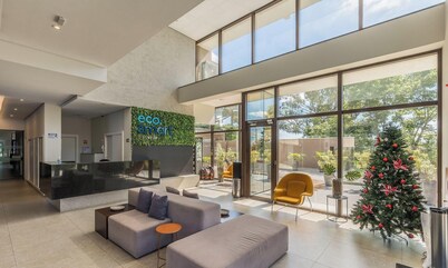 Estúdio Moderno com Churrasqueira e Garagem ECO1110