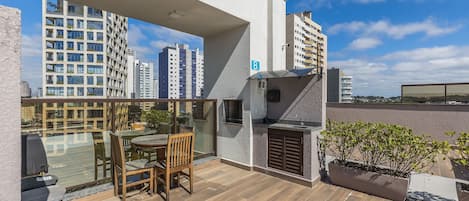 Basic Apartment | Outdoor dining