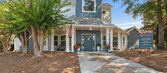 New! Modern Comforts near USC & Riverwalk Trails