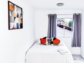 Strykejern/-brett, internettilgang og sengetøy