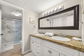 Shower, hair dryer, towels, soap - New listing: Edgewater Tower 1, 6th Floor, Beachfront, Golf, Heated Pools/Spas (Panama City Beach)