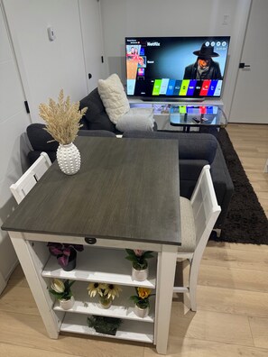 Interior - Stylish, Clean & Cozy 1 - Bedroom Suite (Edmonton)