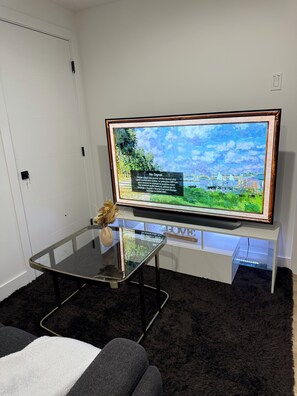 Interior - Stylish, Clean & Cozy 1 - Bedroom Suite (Edmonton)