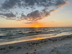 Beach nearby - Luxury Bay Side Condo on Fort Myers Beach, FL (Fort Myers Beach)