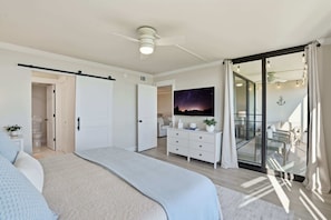 Desk, WiFi, bed sheets - Luxury Bay Side Condo on Fort Myers Beach, FL (Fort Myers Beach)