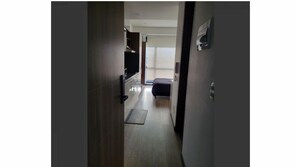 1 habitación, tabla de planchar con plancha, internet y ropa de cama 