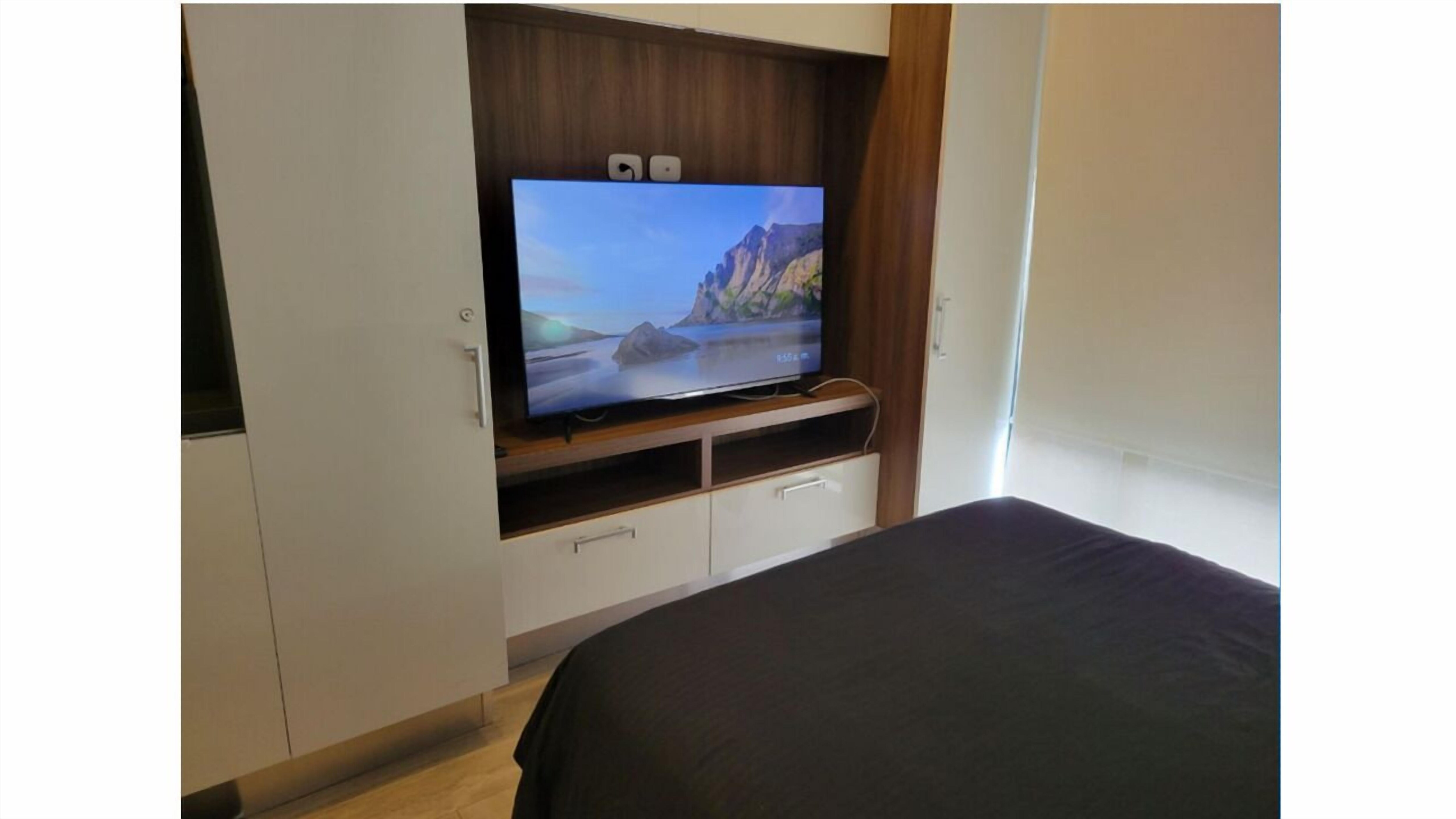 1 habitación, tabla de planchar con plancha, internet y ropa de cama 