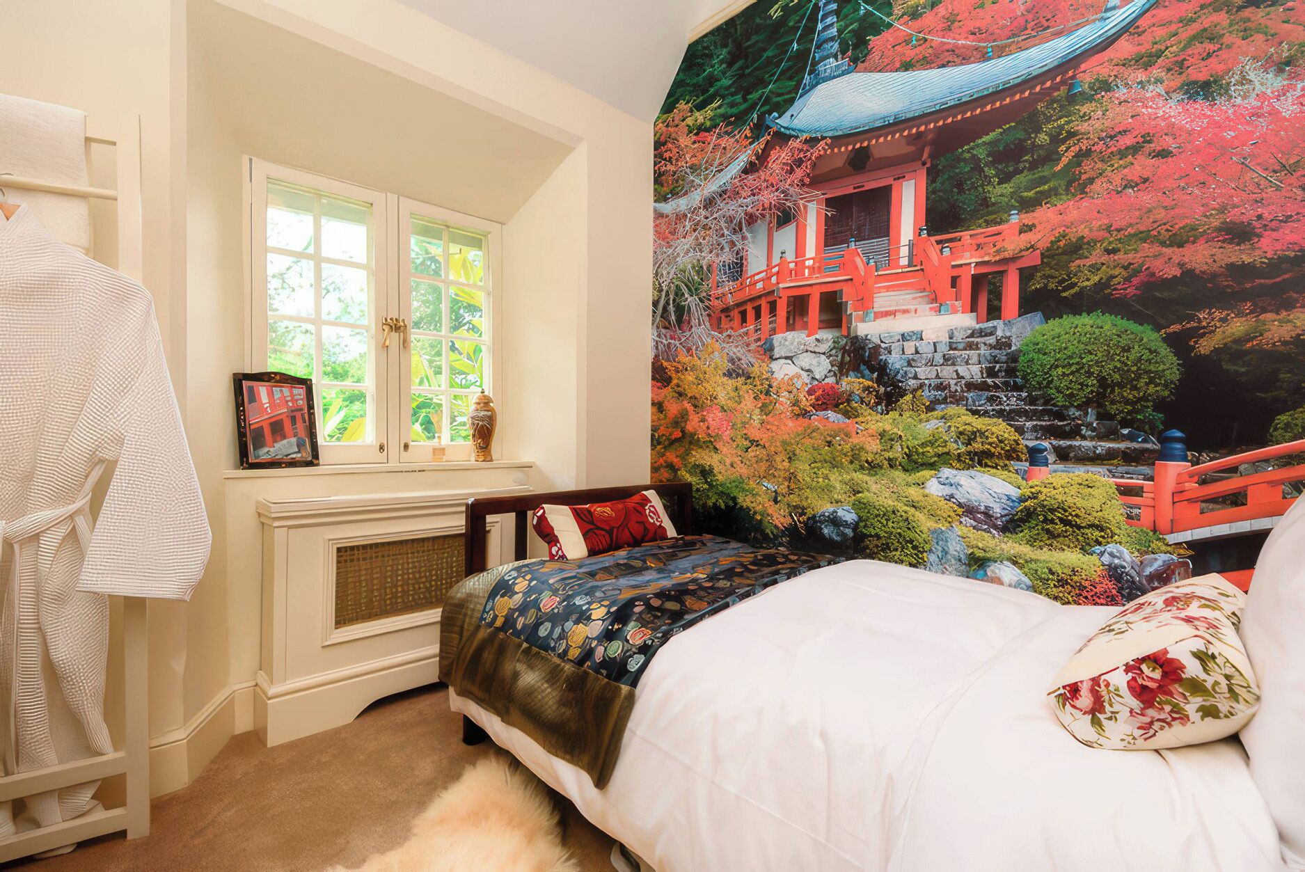 7 bedrooms, individually decorated, individually furnished, free WiFi