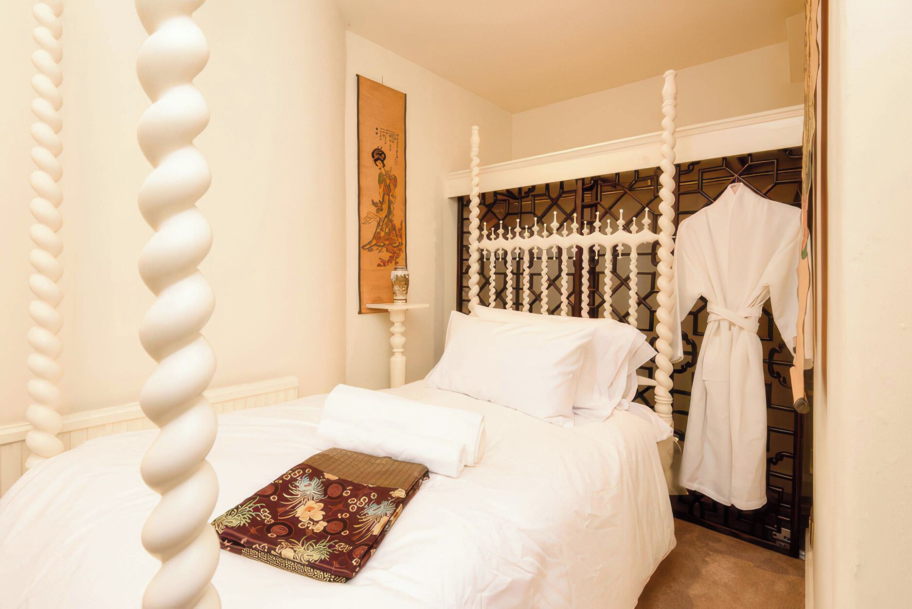 7 bedrooms, individually decorated, individually furnished, free WiFi