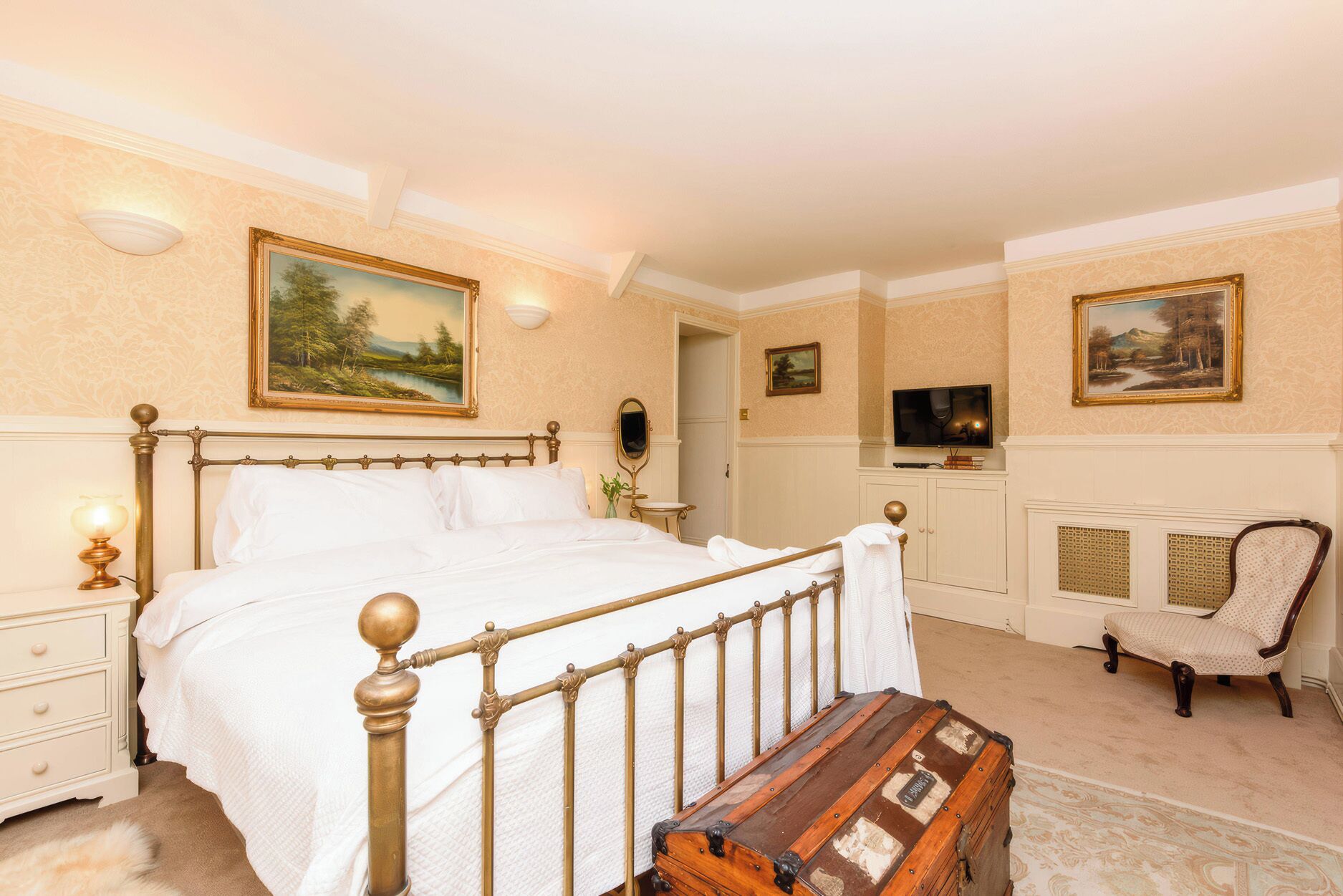 7 bedrooms, individually decorated, individually furnished, free WiFi