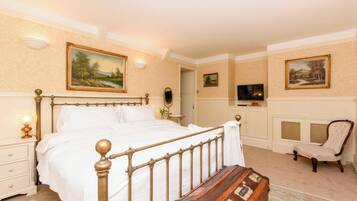 7 bedrooms, individually decorated, individually furnished, free WiFi