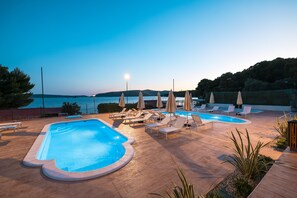 Pool - Medena Apartments Superior three-room apartment B4+1 for 5 persons (Seget Donji)
