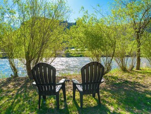 Property grounds - Salmon Gypsy Bed and Breakfast (Salmon)