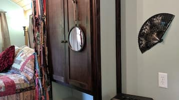 Gypsy Wagon - Tiny House | Free WiFi