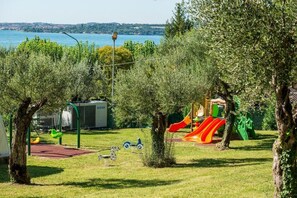 Children’s area - Vacation park Fontanelle Mobilehome Villa Jade for 5 persons (Moniga del Garda)