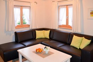House | Living room - Ferienhaus im Landhausstil im Vital Camp Bayerbach (Bayerbach)