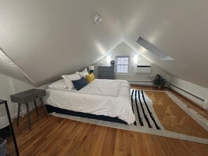 Iron/ironing board, Internet, bed sheets