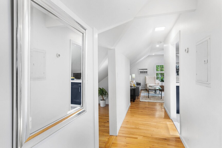 1 Br, Clean, Classy, Convenient In Montclair. Quiet, Walk To Train, Restaurants - Montclair, NJ