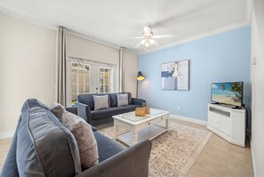 TV - 4BR Townhome Near Disney at Lucaya Village (Kissimmee)