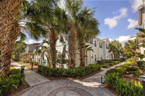 Property grounds - 4BR Townhome Near Disney at Lucaya Village (Kissimmee)