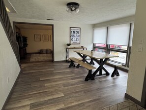 Dining - Grand Park Basecamp Sleeps 14 Sports & Family Retreat with plenty of space! (Westfield)