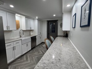 Microwave, oven, stovetop, dishwasher - Grand Park Basecamp Sleeps 14 Sports & Family Retreat with plenty of space! (Westfield)