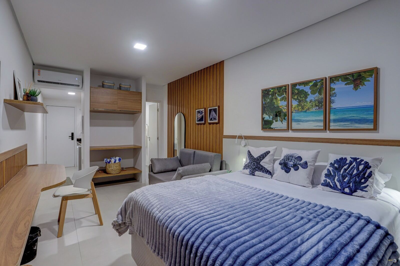 Studio, Lanai | Desk, laptop workspace, free WiFi