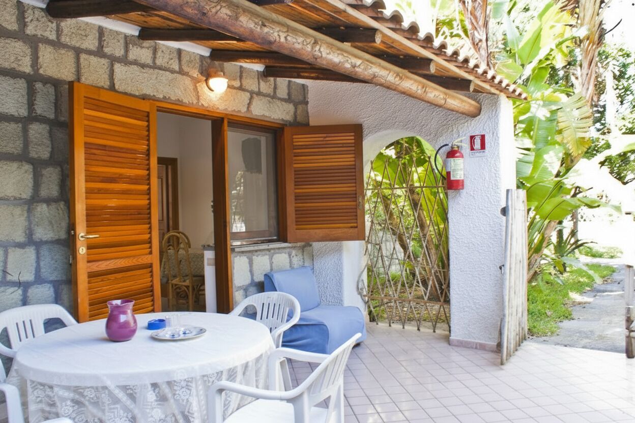 Basic Apartment, Patio | Outdoor dining