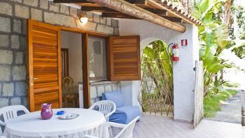 Basic Apartment, Patio | Outdoor dining